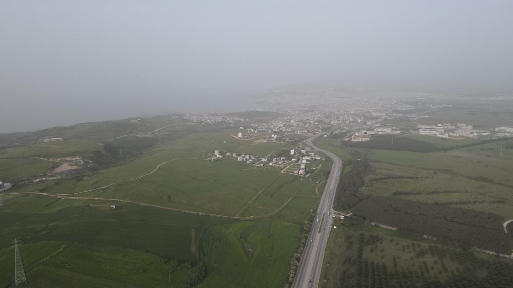 Bandırma semalarındaki Afrika çöl tozu dron ile görüntülendi Bandırma’da Afrika üzerinden gelen ‘toz taşınımı’ nedeniyle gökyüzünü toz bulutu