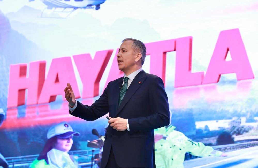 Bakan Yerlikaya açıkladı: Bayram tatilindeki trafik kazalarında 75 kişi hayatını kaybetti, 10 bin 810 kişi yaralandı İçişleri Bakanı Ali Yerlikaya, 6-14 Nisan tarihlerini kapsayan Kurban Bayramı