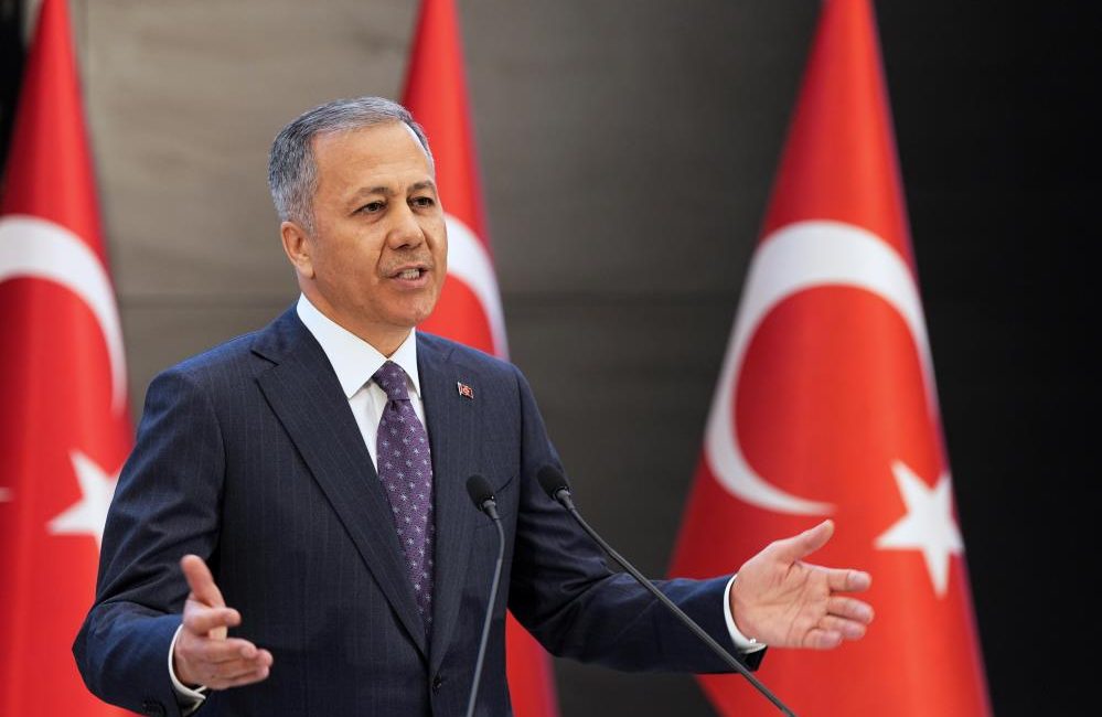Bakan Yerlikaya: “1 Mayıs kutlamalarının bir eylem ve propaganda sahası haline getirilmesine asla müsaade etmeyeceğiz” İçişleri Bakanı Ali Yerlikaya, 1 Mayıs Emek ve Dayanışma Günü