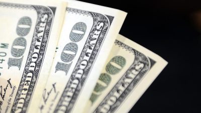  Dolar 32,4260 liradan, euro ise 34,9760 liradan güne başladı.İstanbul Kapalıçarşı’da
