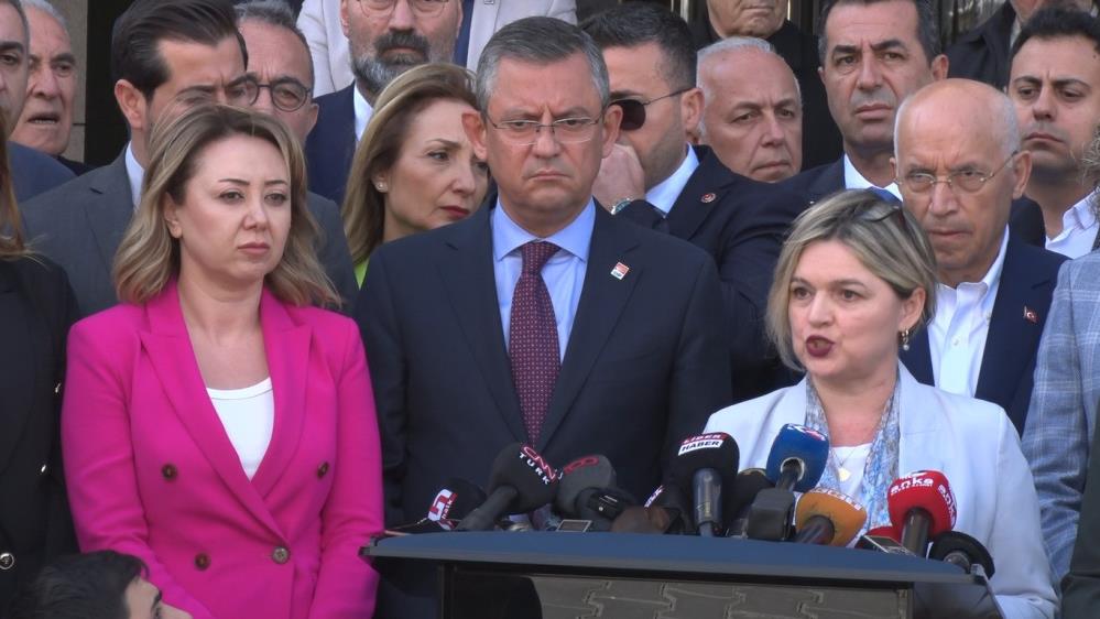 CHP heyeti Hatay için olağanüstü itiraz dilekçesini YSK’ya verdi Cumhuriyet Halk Partisi (CHP) heyeti, seçimler sonrası YSK Hatay İl