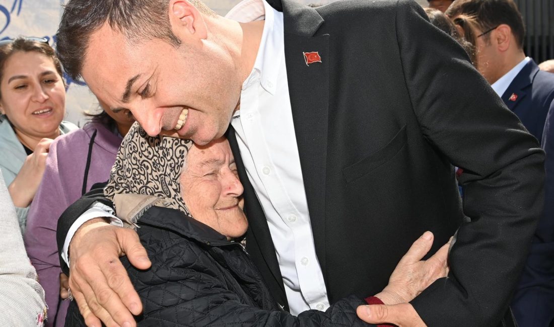 Bayramın ikinci gününde de hemşehrileriyle kucaklaşan Balıkesir Büyükşehir Belediye Başkanı