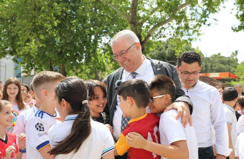 Başkan Ertaş “Cumhuriyetin temellerinin atıldığı gün; 23 Nisan” Edremit Belediye Başkanı Mehmet Ertaş, Türkiye Cumhuriyeti’nin kurucusu Gazi Mustafa