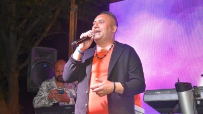Gönen’de düzenlenen Roman Şenliği’nde vatandaşlar İzmirli Taylan ile konserde saatlerce