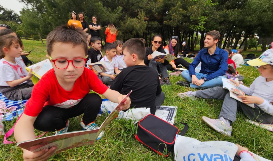 Minikler Bandırma’da 23 Nisan ruhuyla doğada kitap okudu 23 Nisan Ulusal Egemenlik ve Çocuk Bayramı dolayısıyla General Balcı