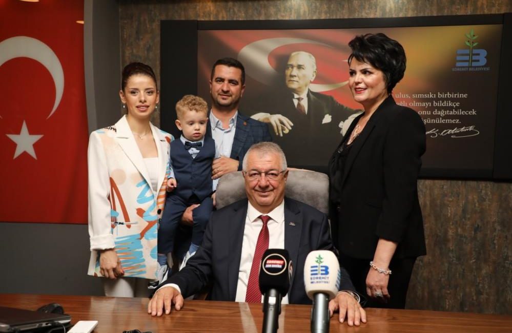 Edremit’te Mehmet Ertaş dönemi başladı 31 Mart seçimlerinde CHP’den Edremit Belediye Başkanı seçilen Mehmet Ertaş,