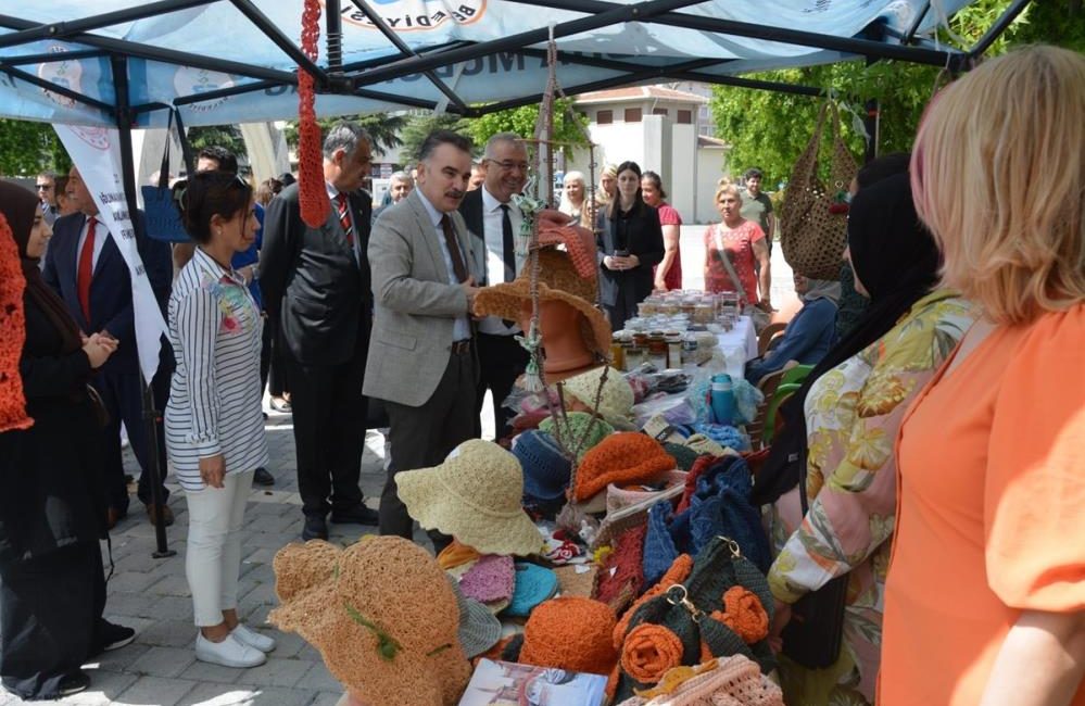 SODAM’da dönem sonu sergisi Edremit Kaymakamı Ahmet Odabaş, Edremit Kaymakamlığı Sosyal Yardımlaşma ve Dayanışma