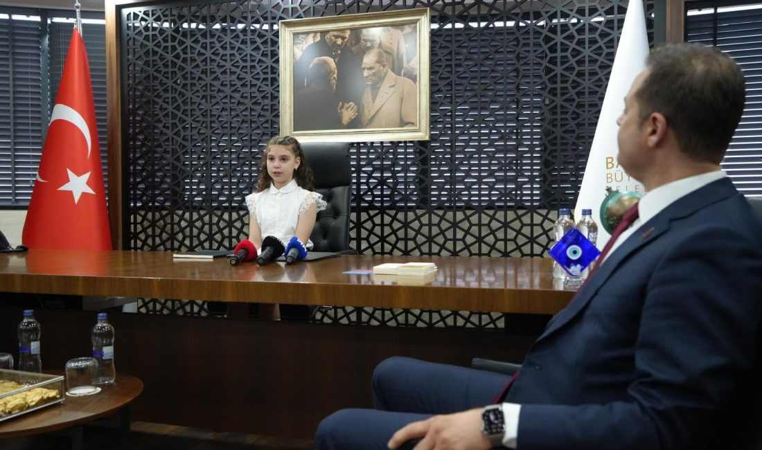 Ahmet Akın, koltuğu bıraktı Balıkesir Büyükşehir Belediye Başkanı Ahmet Akın, 23 Nisan’da koltuğunu çocuklara
