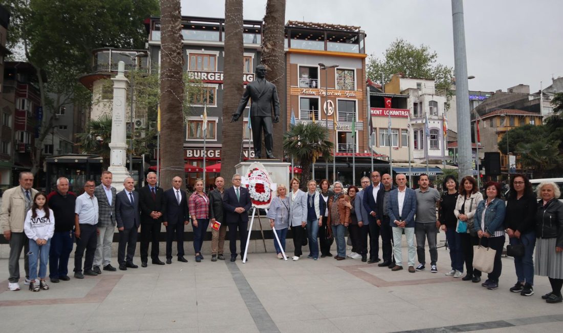 84’üncü yılında Köy Enstitüleri anma etkinlikleri kapsamında Bandırma Cumhuriyet Meydanı’nda