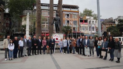 84’üncü yılında Köy Enstitüleri anma etkinlikleri kapsamında Bandırma Cumhuriyet Meydanı’nda