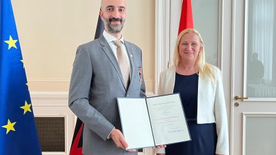 Almanya’da Türk kökenli Doktor Cihan Çelik, hükümet tarafından kamu yararına