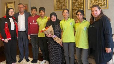 Bandırmalı öğrenciler Bandırma’da binlerce öğrencinin eğitim aldığı okula adı verilen