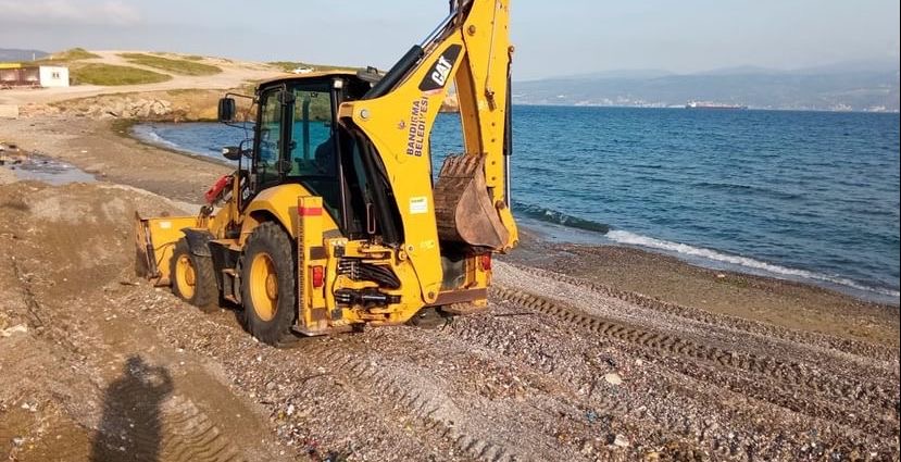 Bandırma Belediyesi sahilleri temizledi Bandırma belediyesi ekipleri tarafından Livatya sahili ve Edincik altı sahilde