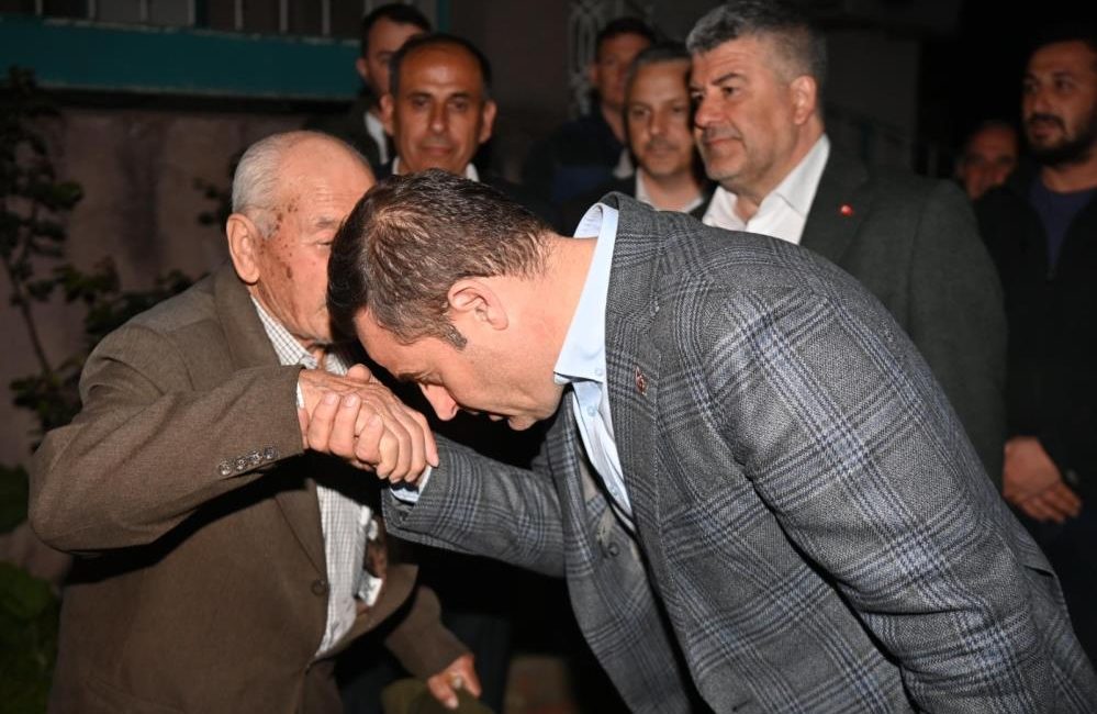 Başkan Ahmet Akın’dan, Ramazan bayramı mesajı Balıkesir Büyükşehir Belediye Başkanı Ahmet Akın, hemşehrilerinin Ramazan Bayramı’nı kutlayarak