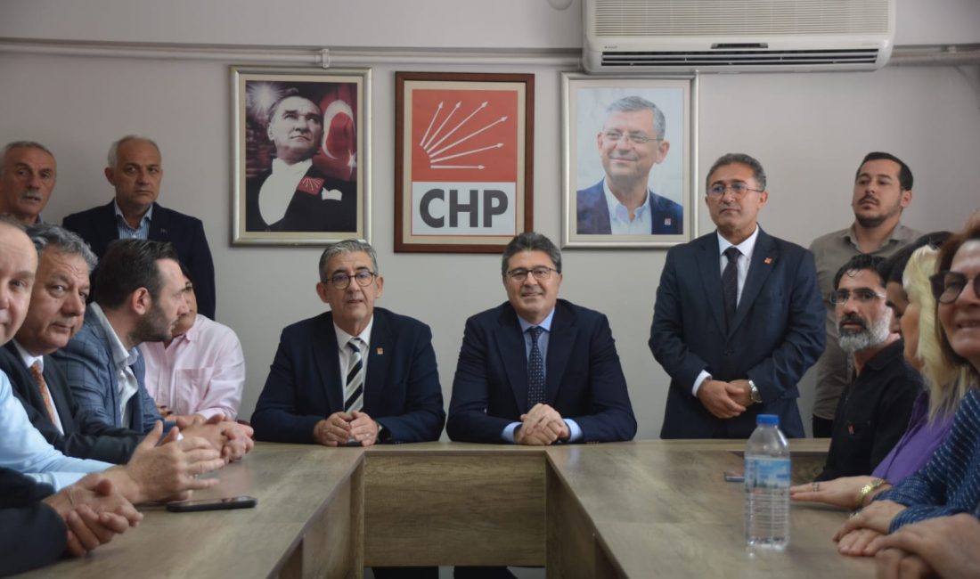 CHP Bandırma İlçe Örgütü’nü ziyaret eden CHP Genel Başkan Yardımcısı