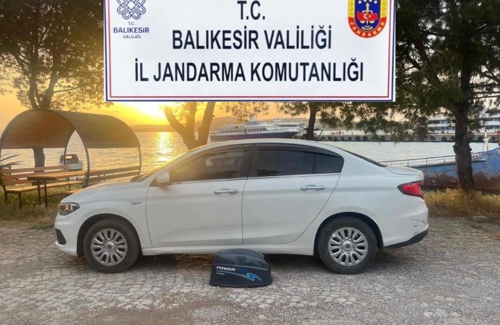 Ayvalık’ta 29 düzensiz göçmen ve 2 organizatör yakalandı Ayvalık’ta jandarma ekipleri tarafından 29 düzensiz göçmen ve 2 organizatör