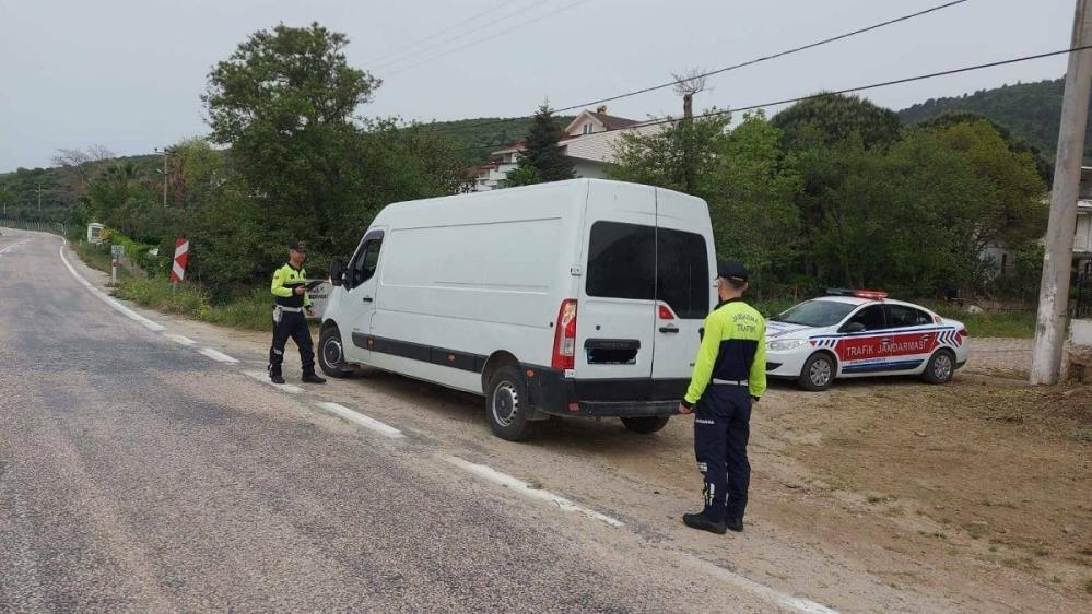 Balıkesir’de Trafik Jandarması “Standart Dışı Işık Donanımı” denetimi yaptı Balıkesir İl Jandarma Komutanlığı Trafik Jandarması, trafik güvenliğini artırmak amacıyla