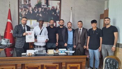 Bandırma’da Müslüman olan Kamerunlu Narcisse Notuom Defo için ihtida merasimi