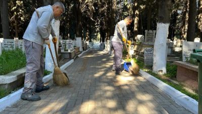 Edremit Belediye Başkanı Mehmet Ertaş’ın talimatıyla kent genelindeki mezarlık ve