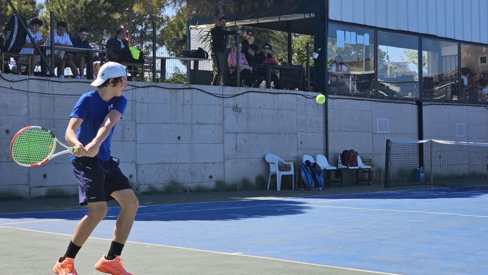 Bandırma’da Bahar Kupası Türkiye Tenis Şampiyonası Bandırma’da düzenlenen ‘Büyükler Bahar Kupası Türkiye Serisi-3’ tenis şampiyonası, Türkiye’nin