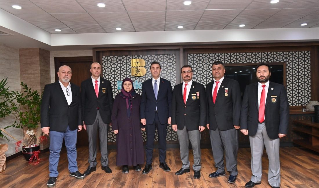 Mazbatasını almasının ardından görevine başlayan Balıkesir Büyükşehir Belediye Başkanı Ahmet