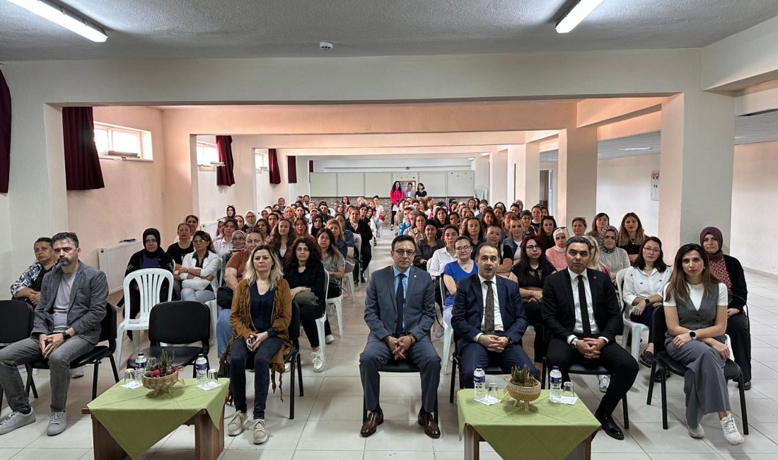 Bandırma’da velilere yönelik eğitim Balıkesir Eğitim Akademisi tarafından Bandırma’da velilere yönelik “Sosyal Medya, Bilinçli
