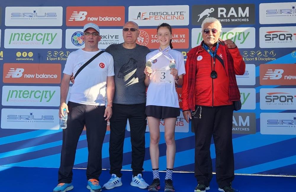Bandırmalı Zeynep Ay, Modern Pentatlon’da milli takımı temsil edecek Bandırmalı genç sporcu Zeynep Ay, Modern Pentatlon Türkiye Şampiyonası’nda önemli