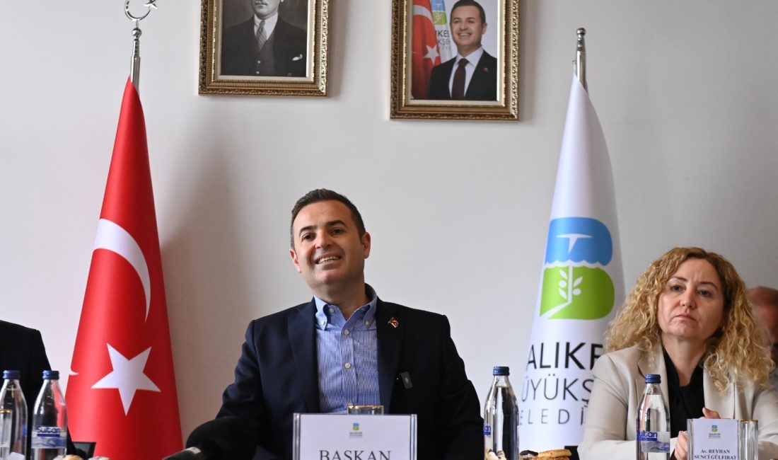 Balıkesir Büyükşehir Belediye Başkanı Ahmet Akın, Bandırma’da gerçekleştirdiği Halk Günü