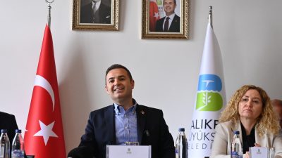 Balıkesir Büyükşehir Belediye Başkanı Ahmet Akın, Bandırma’da gerçekleştirdiği Halk Günü