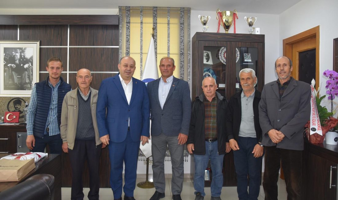 Başkan Palaz,Gönenlileri makamında ağırladı Gönen Belediye Başkanı İbrahim Palaz, vatandaşları makamında ağırlayarak hayırlı olsun