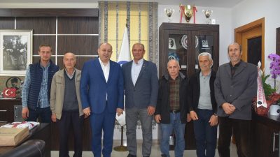 Gönen Belediye Başkanı İbrahim Palaz, vatandaşları makamında ağırlayarak hayırlı olsun