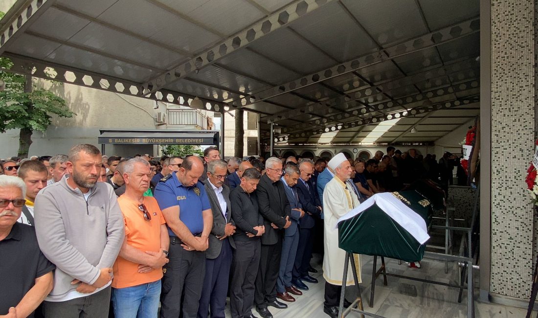 Nevzat Karışık,Erdek’te son yolculuğuna uğurlandı Erdek Belediye Başkanı Burhan Karışık’ın abisi Nevzat Karışık, Erdek Yalı