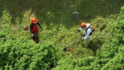 Balıkesir Büyükşehir Belediyesi, şehrin genelindeki 123 mezarlığın bakım ve temizliği