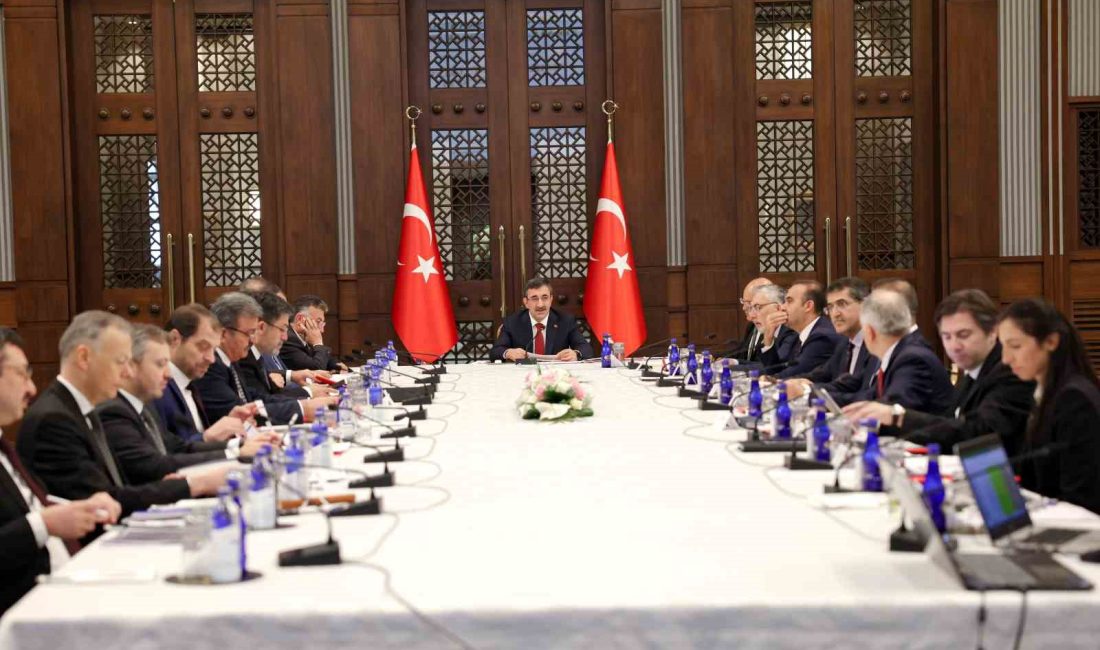 Ekonomi Koordinasyon Kurulu toplandı Ekonomi Koordinasyon Kurulu (EKK), Cumhurbaşkanı Yardımcısı Cevdet Yılmaz başkanlığında Cumhurbaşkanlığı