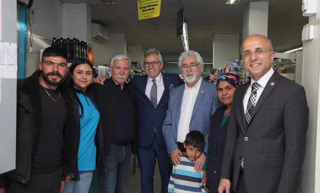 Bandırma’dan Kayseri Pınarbaşı’na destek Kayseri’nin Pınarbaşı ilçesini ziyaret eden Bandırma Belediye Başkanı Dursun Mirza,