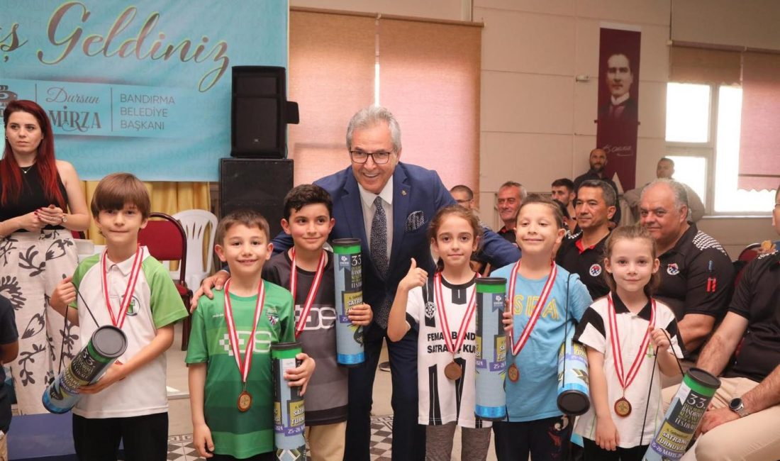 Bandırma’nın satranç dehaları madalyalarına kavuştu 33’üncü Uluslararası Bandırma Kuşcenneti Kültür ve Turizm Festivali kapsamında düzenlenen