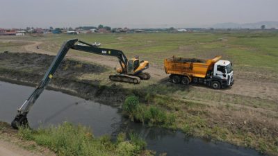 Balıkesir Büyükşehir Belediye Başkanı Ahmet Akın, Yakupköy halkına verdiği kanal