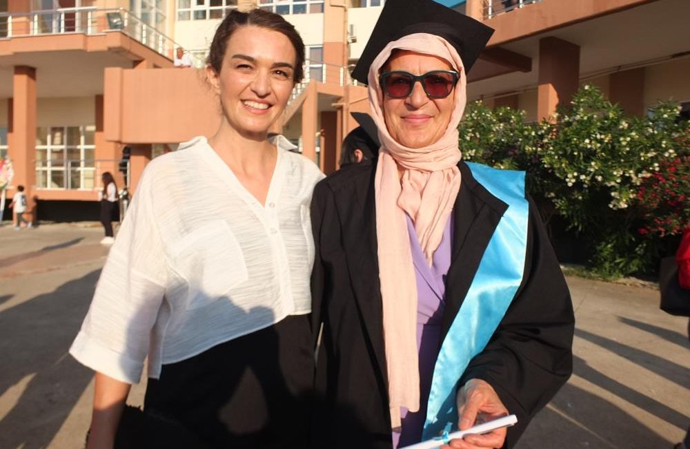 Burhaniye , Uygulamalı Bilimler Fakültesi ve Burhaniye Meslek Yüksekokulundan mezun