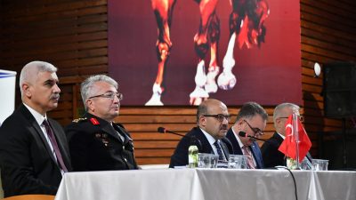Vali İsmail Ustaoğlu mahalle muhtarları ile bir araya geldiği programların