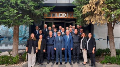 Erdek Belediye Başkanı Burhan Karışık’ı ziyaret eden Erdek Kaymakamı Atakan
