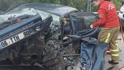 Gönen’de tır ve otomobilin karıştığı trafik kazasında 3 kişi yaralandı. Gönen