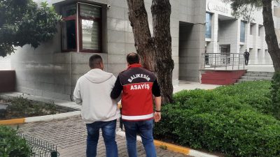 Balıkesir’de bıçaklı saldırıya uğrayan kurye hayatını kaybetti. Alınan bilgiye göre, Balıkesir
