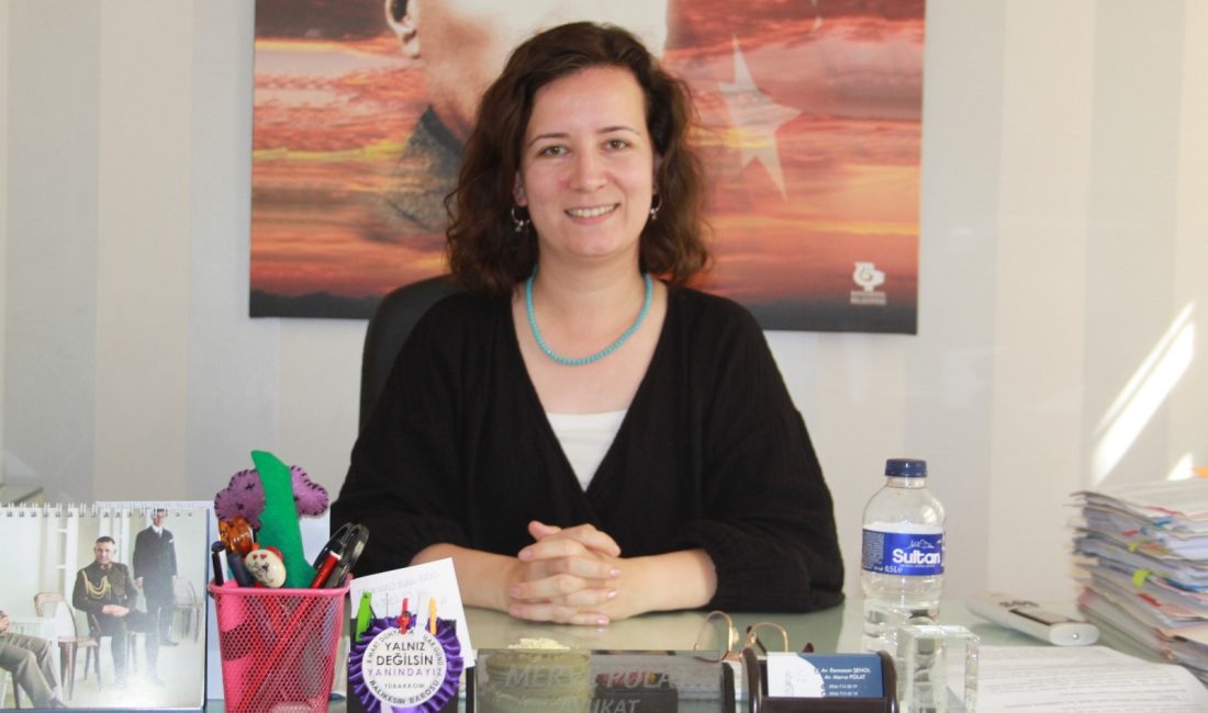 Bandırmalı Avukat Merve Polat, Balıkesir’de bir zincir restoranda motorkurye olarak