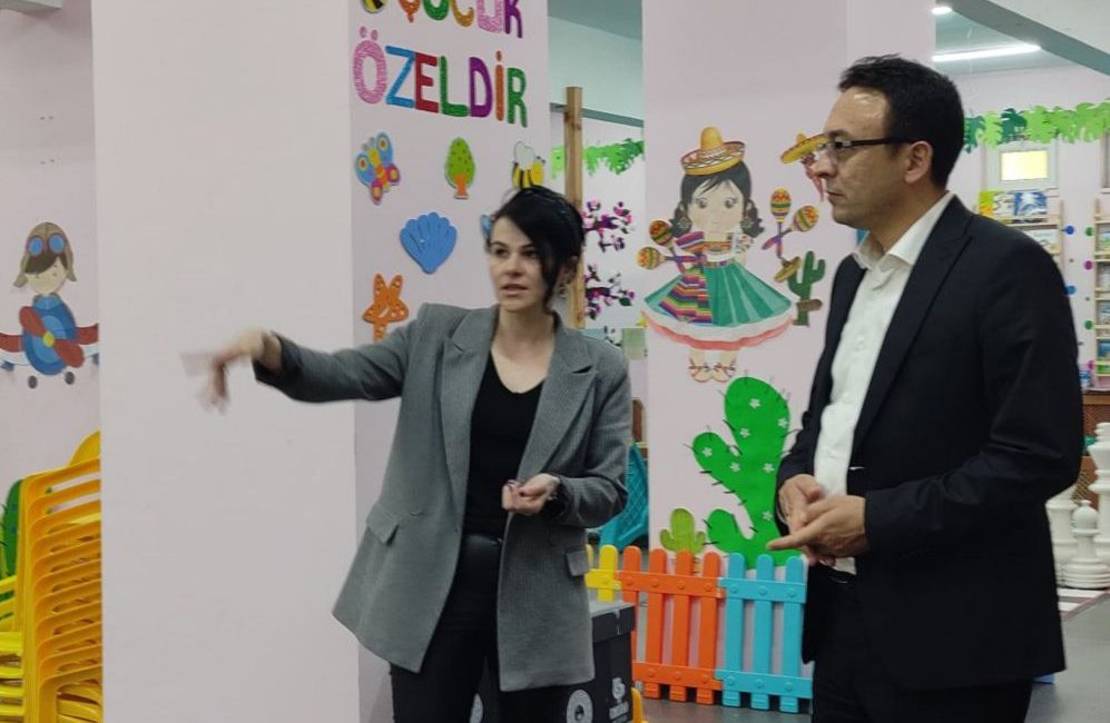 Bandırma Şehit Teğmen Doğuş Uran Anaokulunu ziyaret eden Bandırma ilçe