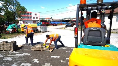 Saha da çalışmalarını sürdüren Altıeylül Belediyesi Fen İşleri ekipleri, 81