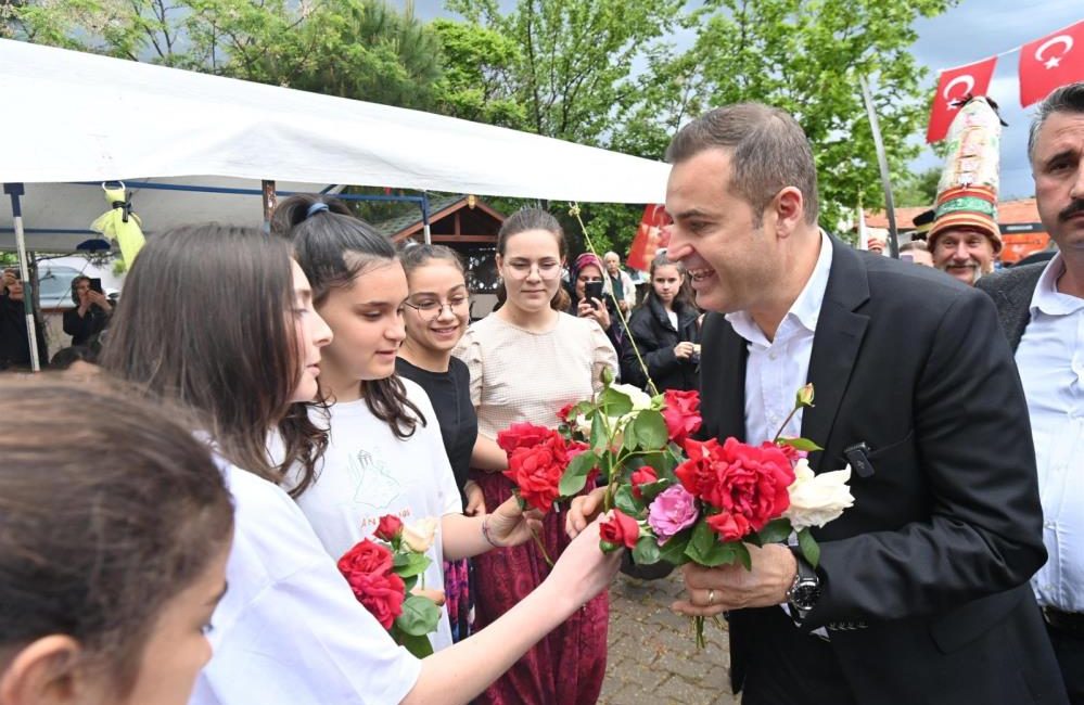Başkan Ahmet Akın, Hıdırellez Şenlikleri’ne katıldı Kepsut’un kırsal Mahmudiye Mahallesi ile Sındırgı’nın kırsal Yüreğil Mahallesi’nde düzenlenen