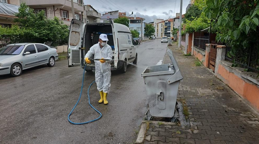 Altıeylül Belediyesi Temizlik İşleri Müdürlüğü ekipleri, vatandaşların daha rahat ve