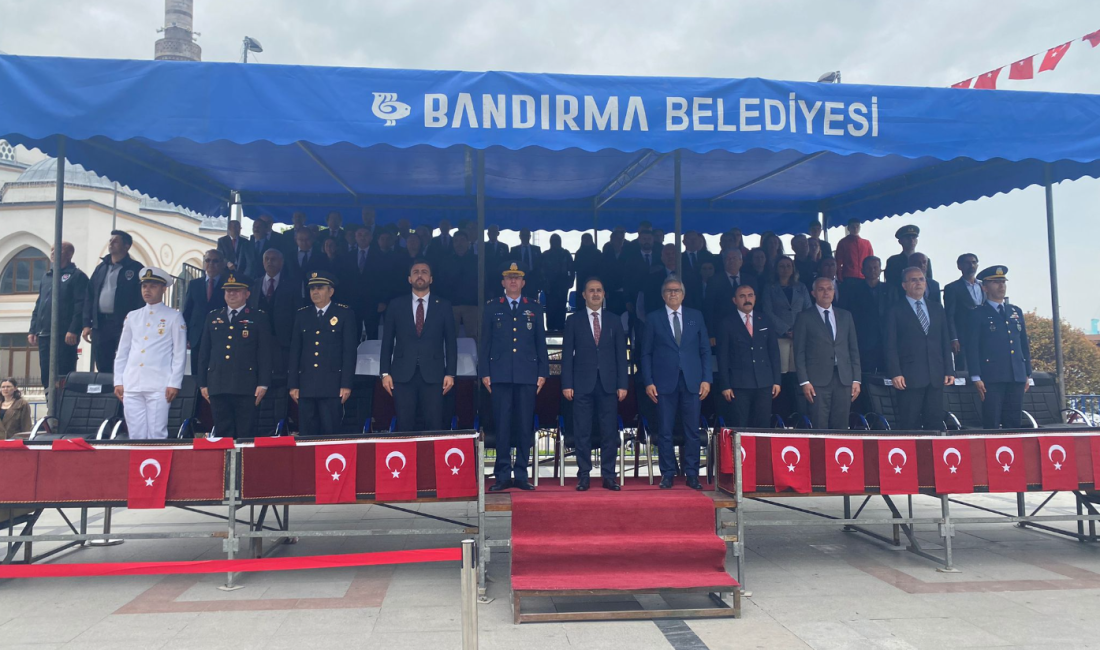 19 Mayıs Atatürk’ü Anma, Gençlik ve Spor Bayramı’nda Bandırma’da Atatürk’e