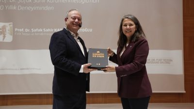 BANÜ’de gerçekleştirilen konferansta, Fizik Tedavi ve Rehabilitasyon Uzmanı Prof. Dr.
