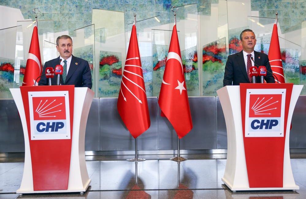 BBP lideri Destici’den CHP lideri Özgür Özel’e ziyaret Büyük Birlik Partisi (BBP) Genel Başkanı Mustafa Destici, Cumhuriyet Halk
